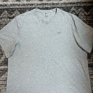 Nike Men's Heather Gray Short Sleeve Tee